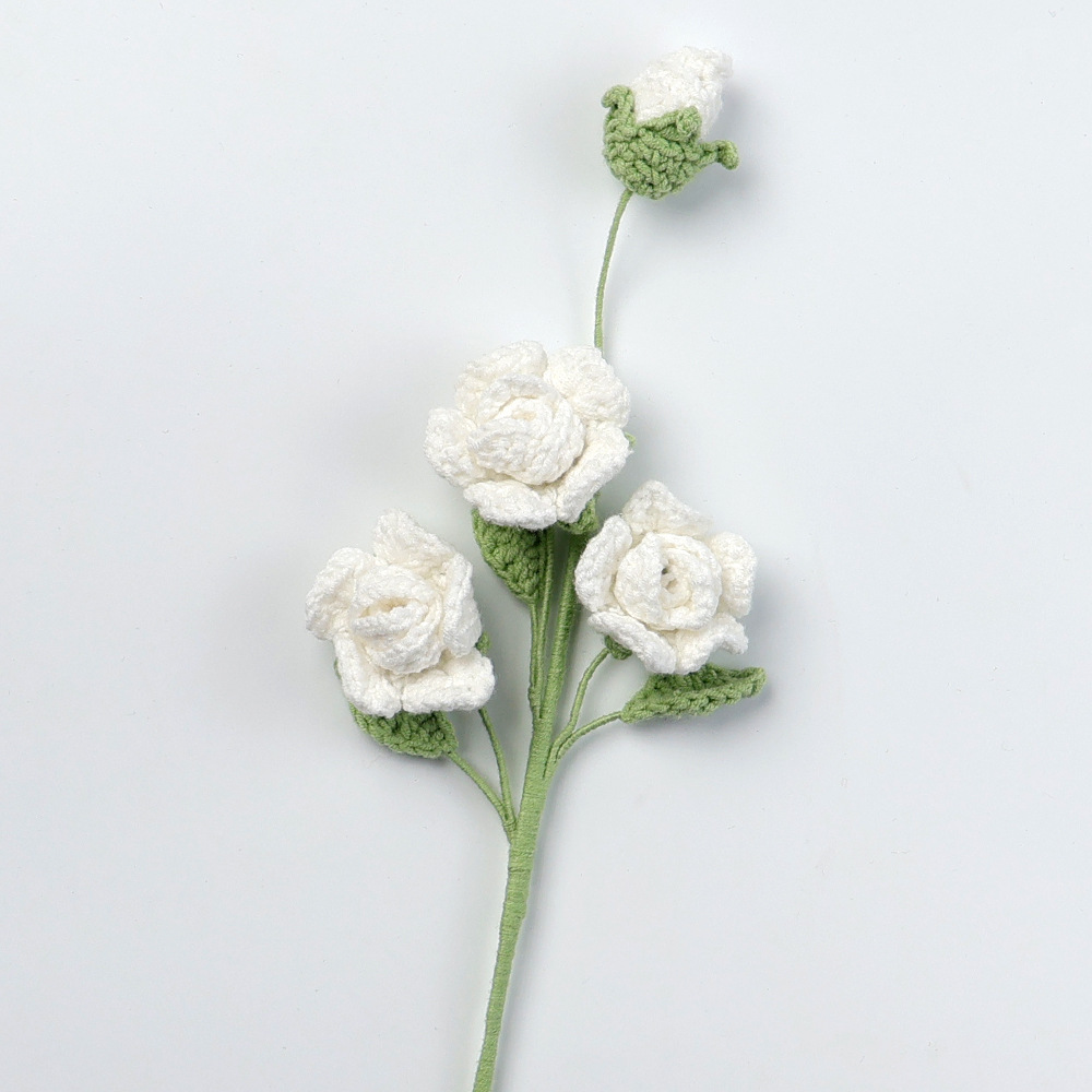 Branche de rose Barbie à cinq têtes, couleur blanc neige.