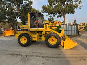Cargadora de ruedas Komatsu WA100 usada, original de Japón, de segunda mano, pequeña, para construcción y agricultura. - Product Image 2