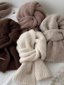 Tela mixta de lana de invierno para <span class=keywords><strong>mujer</strong></span>, estilo coreano, estudiante de moda, bufanda larga de punto suave y peluda de alta calidad, calentador de <span class=keywords><strong>cuello</strong></span> forrado de lana - Product Image 2