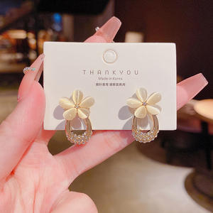 एक बिल्ली की आंख की फूल कान स्टड नाजुक अपव्यय कान की बाली ठंडी हवा उन्नत भावना कान की बाली महिला - Product Image 3