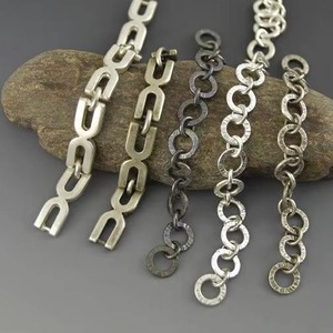 Bracelet Hip Hop en Diamants de Qualité Supérieure, Design Moderne pour Soirées et Mode Urbaine, Disponible à Prix Abordable - Product Image 1