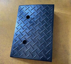 Rampa para Entrada de Vehículos, para Autos, Motos, Camiones, Plataformas de Carga, con Protección IP09, de Goma Negra, Portátil - Product Image 1