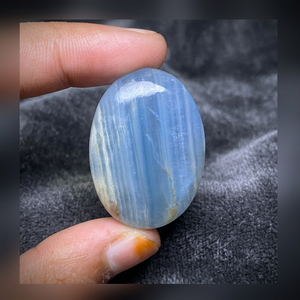 Cabujón de Calcita Azul Natural con Bandas, Gema Suelta al por Mayor, Hecho a Mano, Cambio de Color, Forma Ovalada, 46 Quilates - Product Image 3