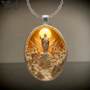 Lussuoso Ciondolo con Gesù Cristo che si Alza con Braccia Aperte, Accento Rosa Rossa, Gioiello Devozionale Cristiano, Amuleto, Collana Ovale per Fedeli - Product Image 6