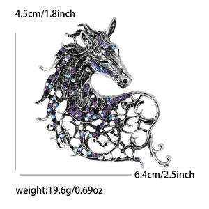 Broche vintage créative personnalisée durable en alliage plaqué or avec tête de cheval et strass en cristal pour mariage et fiançailles - Product Image 3