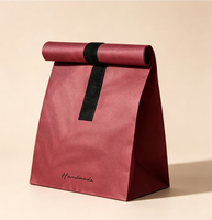 Sac cadeau en papier biodégradable recyclable à fond roulé, fermeture magnétique, ruban noir, logo personnalisé, impression quadricolore disponible
