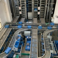 Système de convoyeur à rouleaux automatique en acier inoxydable avec modules de virage flexibles pour la manutention des matériaux dans l'industrie alimentaire