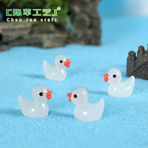 Buena calidad chenjun Moss Micro-paisaje que brilla en la oscuridad pato amarillo pato muñeca colgante accesorios decorativos artesanías de resina pequeño O - Product Image 3