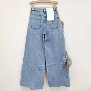 Fabricant de denim, jeans pour femmes sur mesure, élégants, taille haute, coupe slim, jambe large avec décoration florale, <span class=keywords><strong>pantalon</strong></span> en denim - Product Image 2