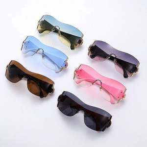 Lunettes de soleil enveloppantes de luxe avec logo personnalisé, diamants, modèle 2022, surdimensionnées, pour femmes - Product Image 5