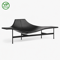Fauteuil lounge moderne de luxe en cuir noir, chaise longue ailée minimaliste, design ergonomique, salon, chambre, hôtel, bureau