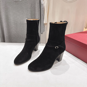 รองเท้าบูทหุ้มข้อส้นกลางหัวแหลมพร้อมสายรัดแบบเก๋ไก๋และซิปด้านข้างสำหรับผู้หญิง เหมาะสำหรับใส่ในช่วงกลางคืนสไตล์วาเลนติโน - Product Image 4