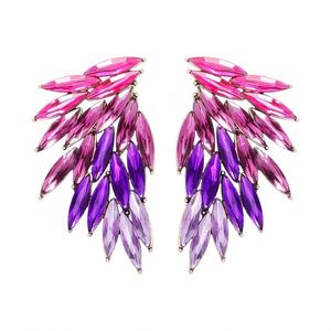 Boucles d'oreilles pendantes tendance pour femmes, motif ailes de diamant, plaqué or, alliage de cuivre, nouvelle collection, incrustation de plumes, style européen et américain - Product Image 5