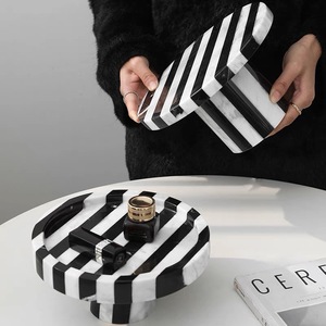 <span class=keywords><strong>Plateau</strong></span> en <span class=keywords><strong>marbre</strong></span> simple support à gâteau rond rayé <span class=keywords><strong>noir</strong></span> et blanc support à bijoux <span class=keywords><strong>table</strong></span> de rangement - Product Image 3