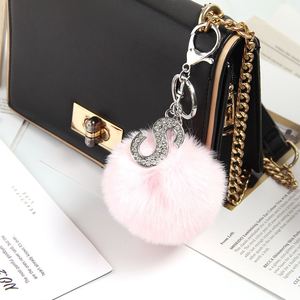 Porte-clés personnalisé avec 26 lettres anglaises en fourrure, nouveau design, boule de fourrure de lapin Rex artificielle, pendentif de sac, porte-clés en peluche avec lettre - Product Image 5