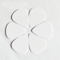 2024 Bonne Forme Standard Rouge Noir Blanc 0.5mm Acétal Delrin Guitare Plectre Pick