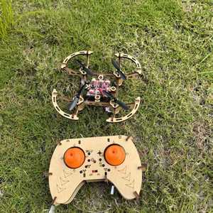 Drone Quadricoptère <span class=keywords><strong>en</strong></span> <span class=keywords><strong>Bois</strong></span> à Assembler Soi-même pour Débutants, Télécommande 4 Canaux, Photographie Aérienne STEM, Décollage/Atterrissage à une Touche, Idéal pour l'École - Product Image 5