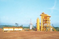 Centrale à béton LB700 d'une capacité de 60 tonnes par heure pour la construction routière