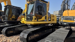 รถขุดตีนตะขาบ Komatsu PC240-8 มือสองจากญี่ปุ่นแท้ 99% ใหม่ น้ำหนัก 24 ตัน กำลังแรง เหมาะสำหรับงานขุดเหมือง - Product Image 2