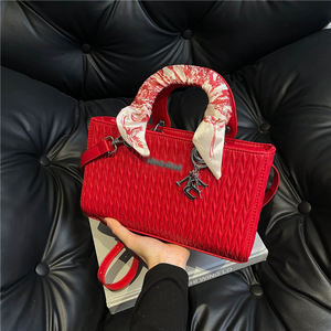 Sac à main de luxe fourre-tout pour femmes nouveau Style sac à bandoulière polyvalent grande capacité texturé plissé femmes sac à main à bandoulière de luxe - Product Image 1