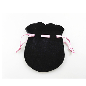 Romántico suave negro hecho a mano logotipo personalizado cordón flor forma Pandor bolsa de terciopelo para joyería - Product Image 2