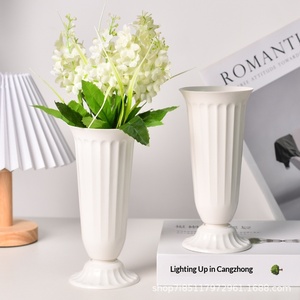 Florero de Plástico Blanco de Estilo Europeo Moderno, Maceta Decorativa Alta a Rayas para Centros de Mesa de Boda, Decoración de Mesa para el Hogar - Product Image 4