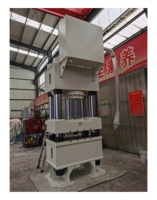 Prensa hidráulica Xinli de 315 toneladas para estampado profundo de bandejas de acero para hornear y platos planos, con motor de cuatro columnas y bomba.