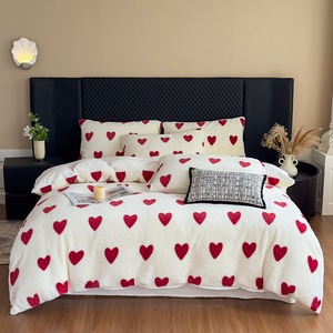 Ensemble <span class=keywords><strong>de</strong></span> literie quatre pièces en peluche moelleuse avec motif cœur, idéal pour la maison, comprenant une housse <span class=keywords><strong>de</strong></span> couette chaude et <span class=keywords><strong>simple</strong></span> - Product Image 2
