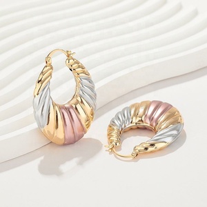 เครื่องประดับทองเคลือบโอโร่ จอยเอเรีย ขายส่ง ต่างหูแบบห่วงสำหรับผู้หญิง ต่างหูแบบห้อย ชุบทอง 18K เครื่องประดับแฟชั่นสำหรับผู้หญิง - Product Image 5