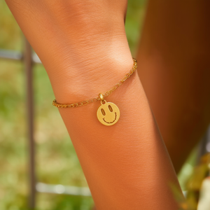 สร้อยข้อมือแฟชั่นชุบทอง สแตนเลสสตีล จี้รูปยิ้ม ปรับขนาดได้ - Product Image 3