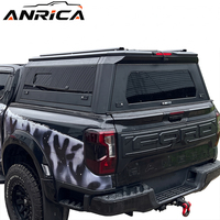 Penutup Bak Truk Camper Shell Aluminium Tipe Terpisah Tahan Cuaca Jendela Geser Samping Panel MOLLE Lampu Rem Terintegrasi Dapat Disesuaikan
