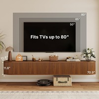 Meuble TV flottant personnalisé en noyer, style Mid-Century, avec portes rabattables sans poignée et bords arrondis pour salon