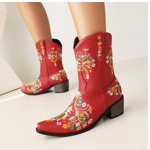 Botas de invierno retro de tacón grueso y punta puntiaguda para mujer, estilo western, bordadas, a media pantorrilla, antideslizantes, de moda casual. - Product Image 1
