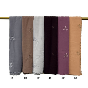 <span class=keywords><strong>2025</strong></span> Malaysia Sang Trọng Hàn Quốc Voan Hijab Khăn Choàng Cao Cấp Jersey Thêu Mùa Hè <span class=keywords><strong>Polyester</strong></span> Khăn Cho Hồi Giáo Dài Đảng In - Product Image 3