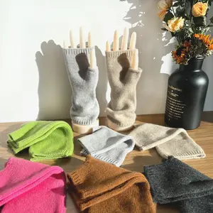 Новый дизайн вязаные свободные размеры до локтя розовые зимние перчатки без пальцев из чистого кашемира оптом
