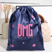 Logo personnalisé imprimé bleu marine Satin cordon chapeau vêtements cheveux paquet sac d'emballage de luxe doux Satin de soie pochette sacs à poussière
