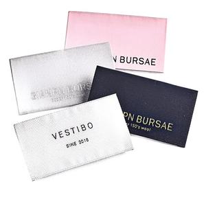 Etiquetas de costura de bordes ultracortes de hilo fino de alta densidad personalizadas para ropa Collar Etiqueta de ropa Embalaje Material de níquel reciclado - Product Image 1