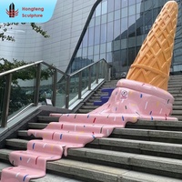 Grande décoration de magasin en fibre de verre en forme de cornet de crème glacée à vendre, statue géante d'extérieur pour la décoration de la boutique de milkshakes et de crèmes glacées