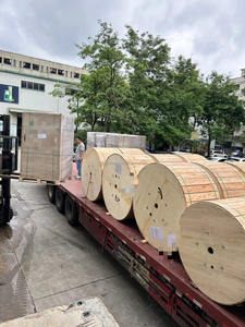 เสื้อแจ็กเก็ตพีวีซี LSZH <span class=keywords><strong>สาย</strong></span><span class=keywords><strong>ไฟเบอร์</strong></span>ออปติกแบบหล่น1-4แกนรองรับตัวเองกลางแจ้งมาตรฐาน ISO 9001 /ce/rohs - Product Image 6