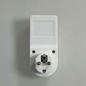 อุปกรณ์ป้องกันไฟกระชาก Ke-2166p 20 แอมป์ พร้อมหน้าจอดิจิตอล สำหรับป้องกันเครื่องปรับอากาศและตู้เย็น - Product Image 3