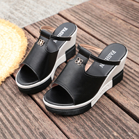 Sandales compensées à plateforme pour femme, à bride arrière et à lanière de cheville, avec breloque métallique, bout ouvert, chaussures d'été, noir et blanc