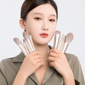 ชุดแปรงแต่งหน้ามืออาชีพ 13 ชิ้น ขนแปรงสังเคราะห์ ด้ามไม้สีเงินขาว ปรับแต่งได้ ชุดแปรงคอนซีลเลอร์และแปรงพัด - Product Image 2