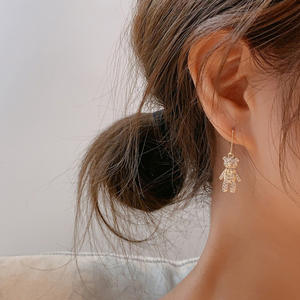 Nuevo diseño coreano para mujeres y niñas, pendientes pavimentados con diamantes de oro, pendientes colgantes de oso de dibujos animados bonitos de alta calidad, joyería para niñas - Product Image 5