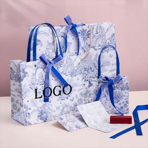 Sac en papier cadeau réutilisable de grande taille KM personnalisé, sacs de shopping blancs pliables avec ruban nœud papillon - Product Image 1