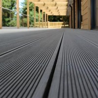 Planches de terrasse en composite plastique WPPD, revêtements de sol WPC imperméables traditionnels pour l'extérieur