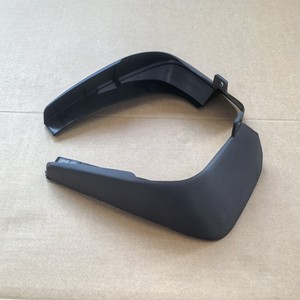 Guardabarros de Plástico Negro para Mazda 5 2008 con Transmisión Automática - Product Image 4