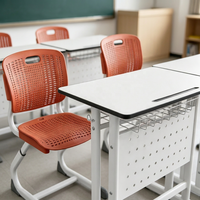 Chaise d'étudiant en plastique respirant avec cadre métallique et panier à livres, ensemble ergonomique bureau et chaise individuels pour étudiant - Vente en gros