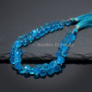 Collier artisanal de style bohème avec pendentif à pompon en perles de cristal bleu facetté RozRin, provenant du Gujarat - Product Image 3