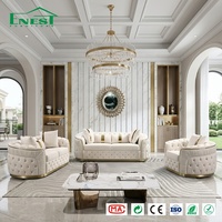 Ensemble de canapés Chesterfield modernes en velours capitonnés avec garniture dorée, personnalisation complète pour projets de villas et de manoirs