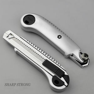 Couteau utilitaire à verrouillage automatique personnalisable OEM de 18mm, lame en acier inoxydable, poignée coussinée en aluminium moulé sous pression pour les projets de bricolage - Product Image 3